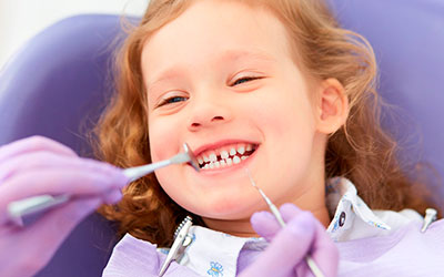 чистка зубов детям в стоматологии фото